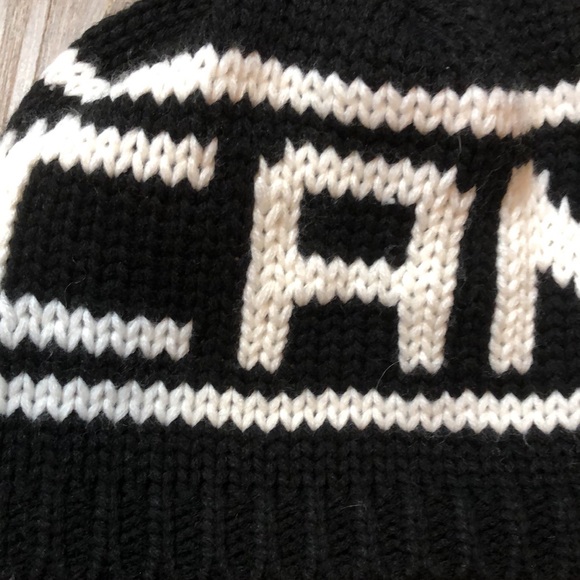 Black & White CANADA Toque - Picture 2 of 11